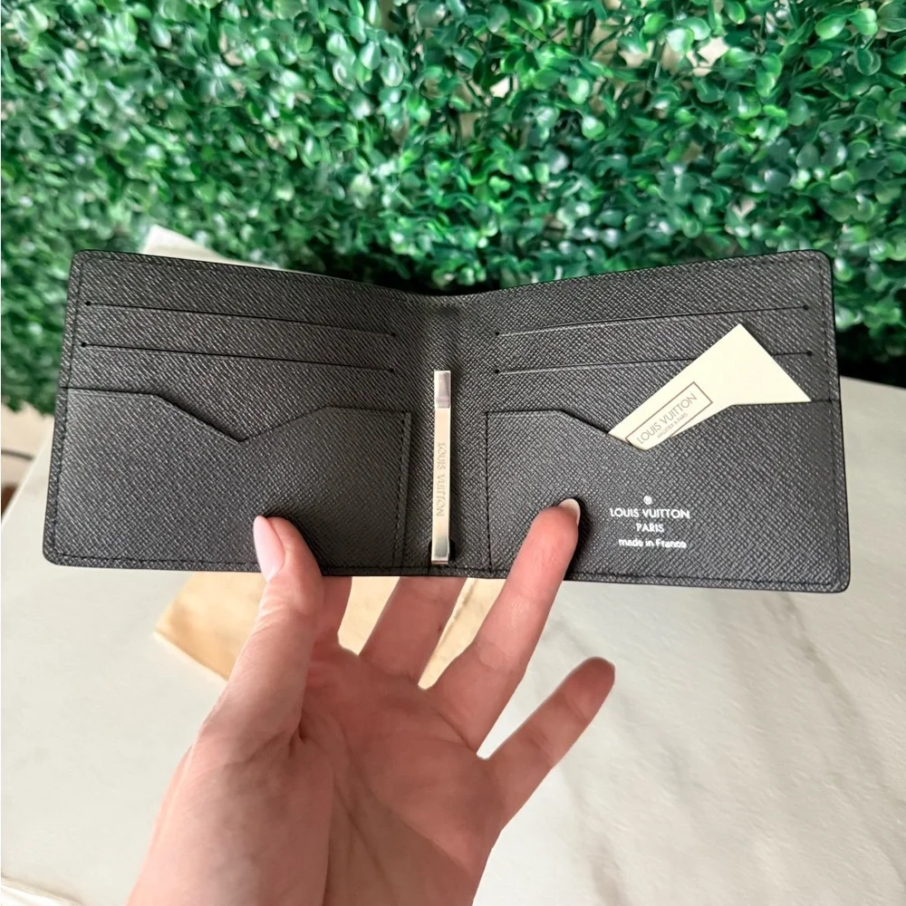 Louis Vuitton Men’s Bi-Fold Money Clip Wallet in Black and Blue Authentic - Picture 4 of 7